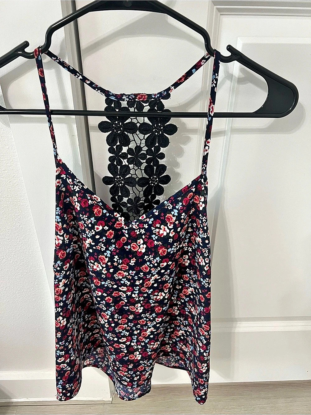 SHEIN Floral Lace-Back Camisole Black & Red Medium Like New